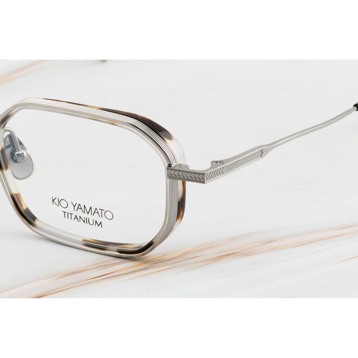 Kio Yamato KP-285U color 04 Brushed Silver and White Tortoise — frame view 3