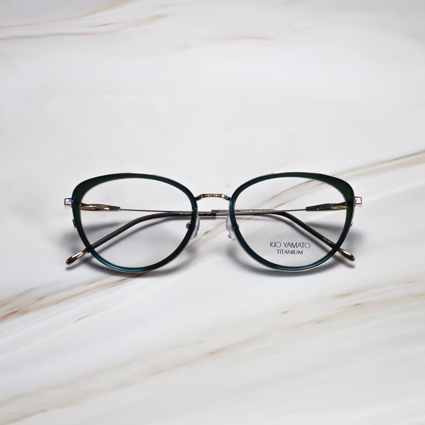 KP-262U COL 01 (GREEN EYES)