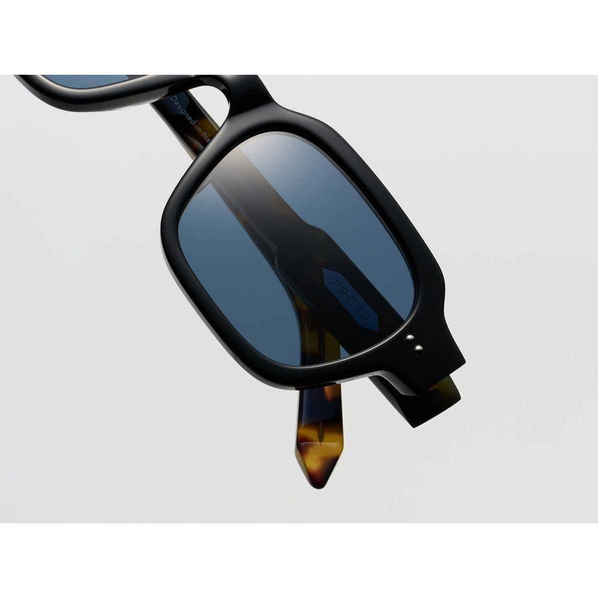 PRESS The Face / Black Tortoise / Silver - TI015 - view 4