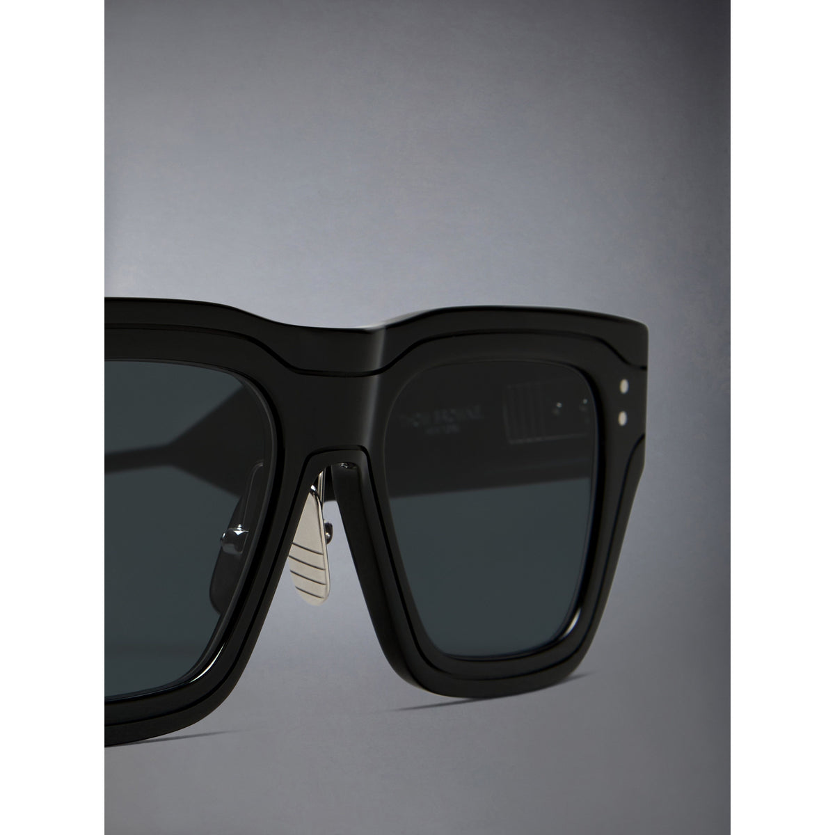 Thom Browne UES947Z-G0002-001 close-up detail