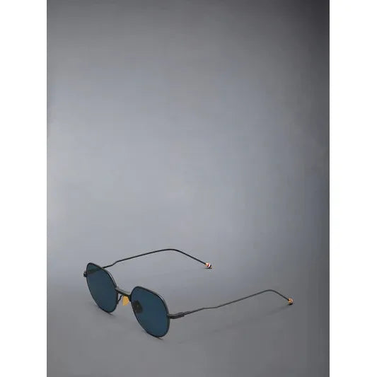 Round Sunglasses in Titanium - 005
