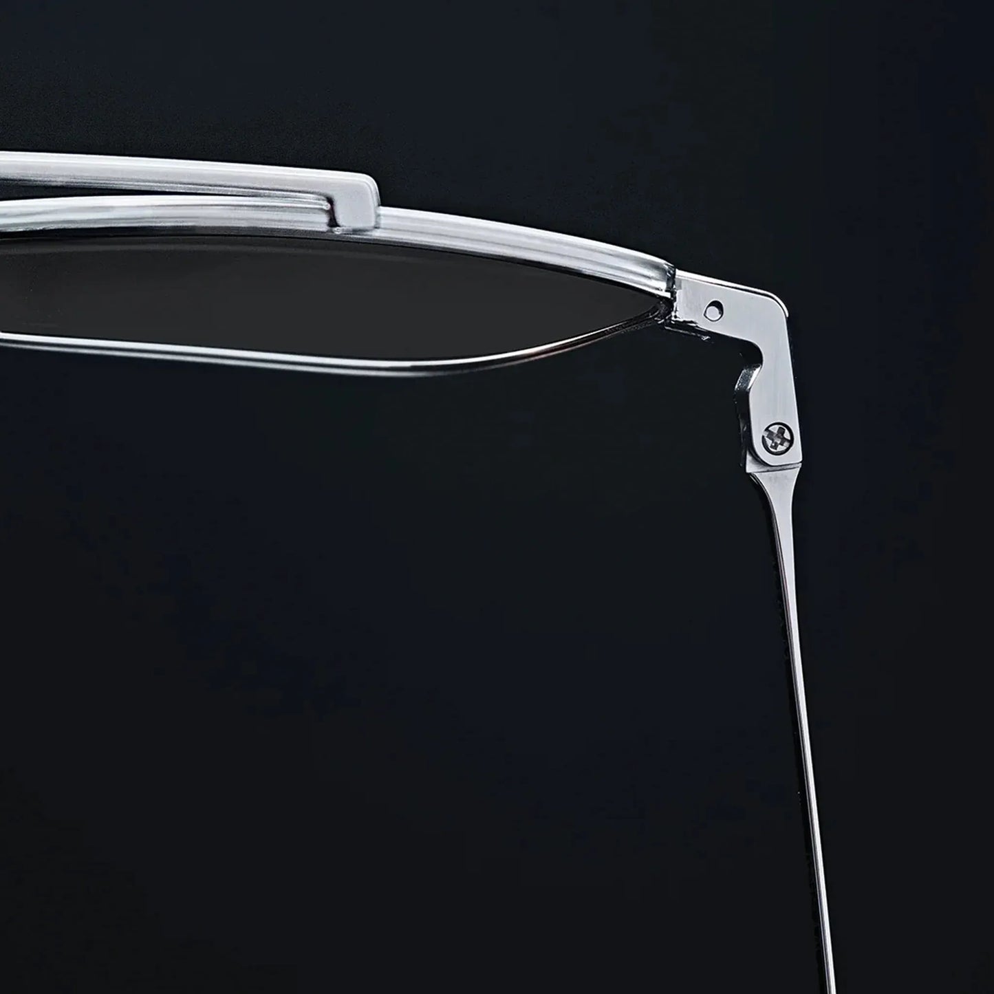 Artoa.27 // Black Iron - White Gold w/ Clear