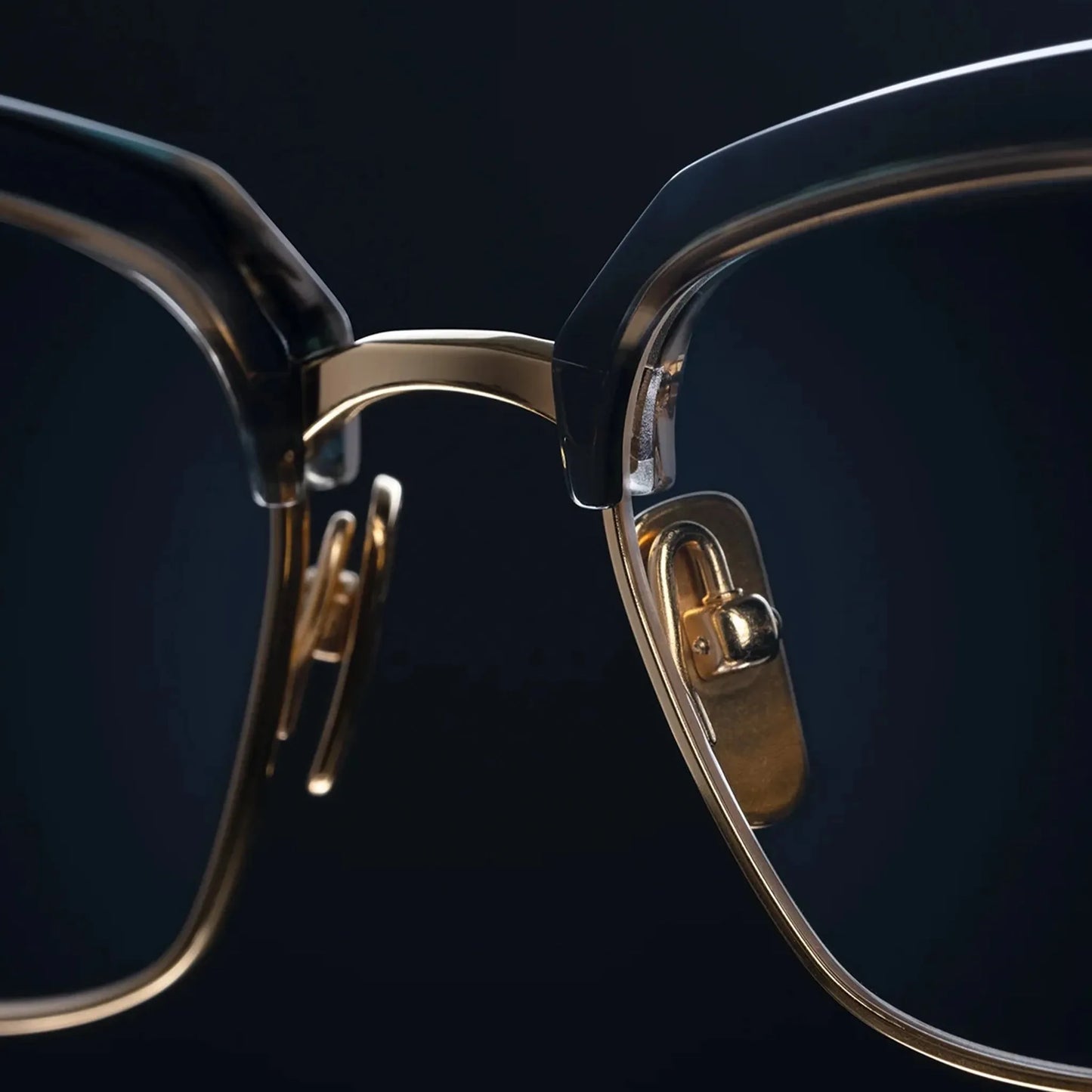 Lotova // White Gold - Black w/ Clear