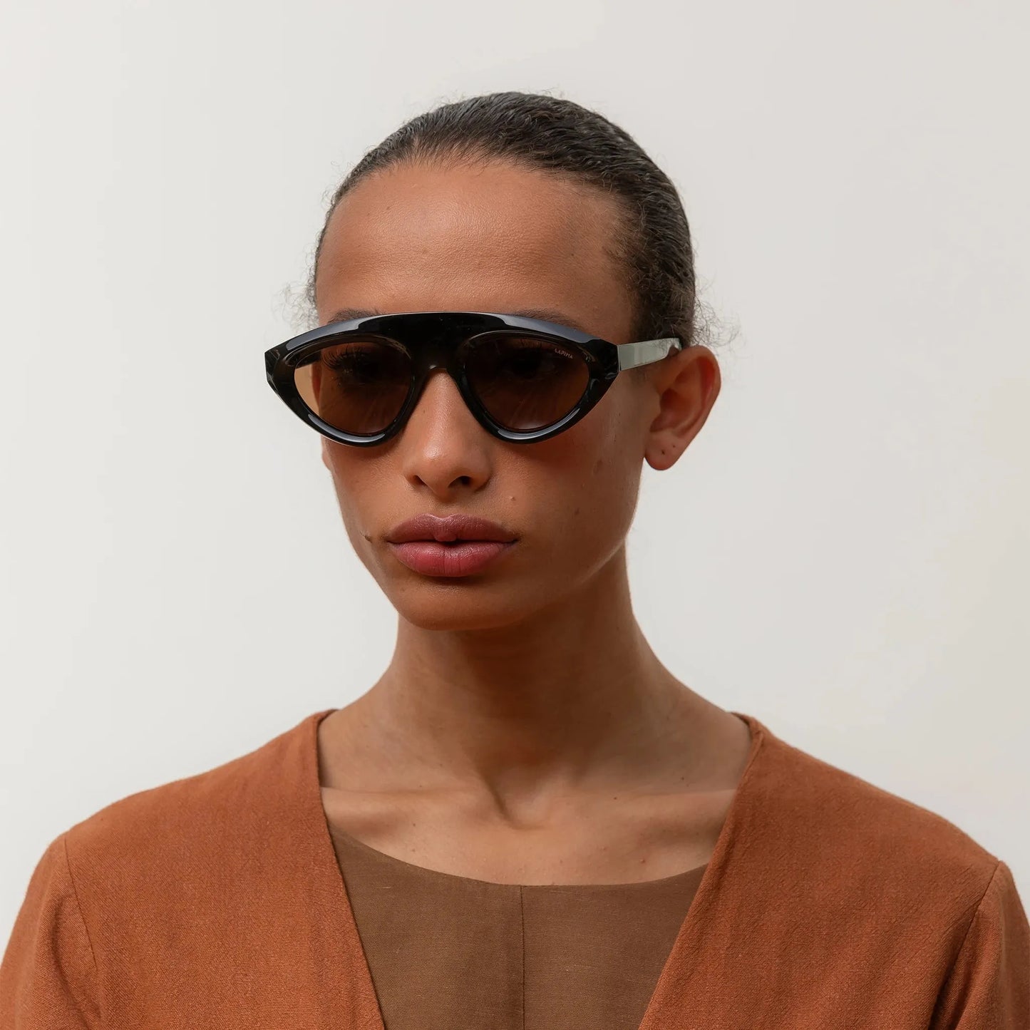 Vero - Black Solid