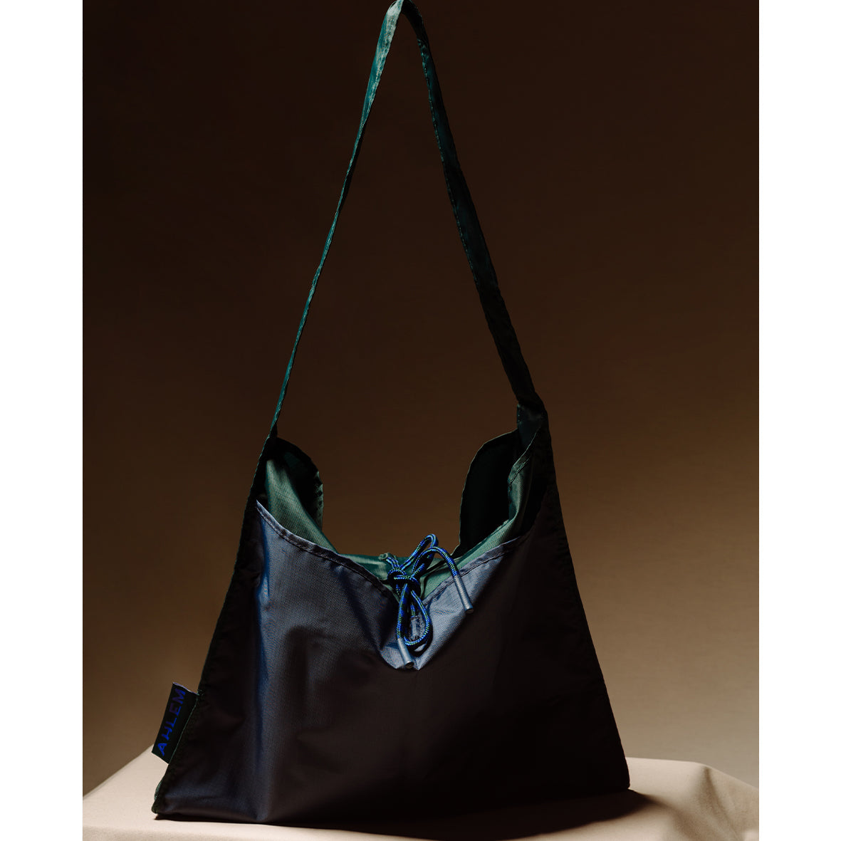 AHLEM Essential Carryall - hanging product view