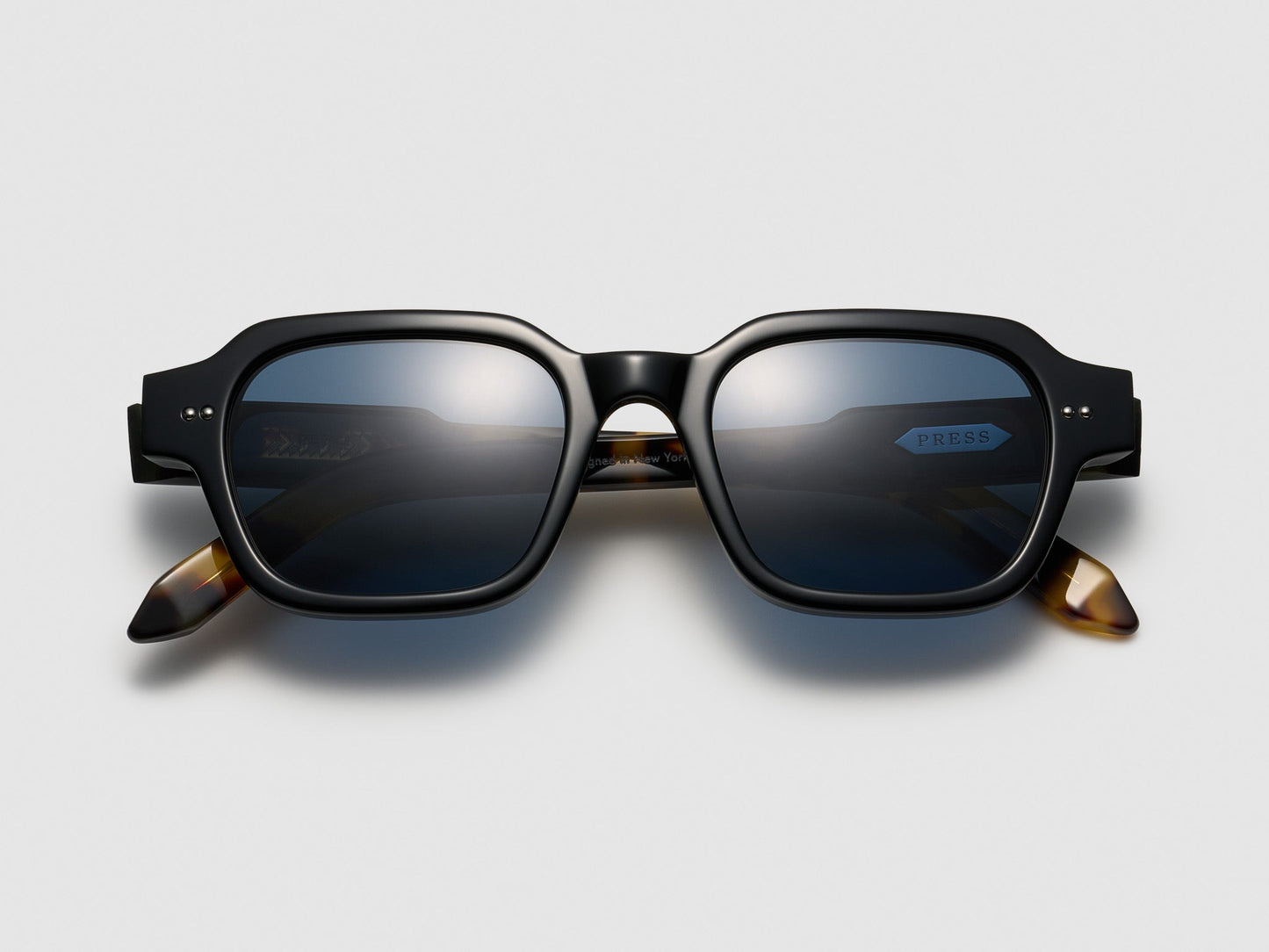 PRESS The Face / Black Tortoise / Silver - TI015 - view 1