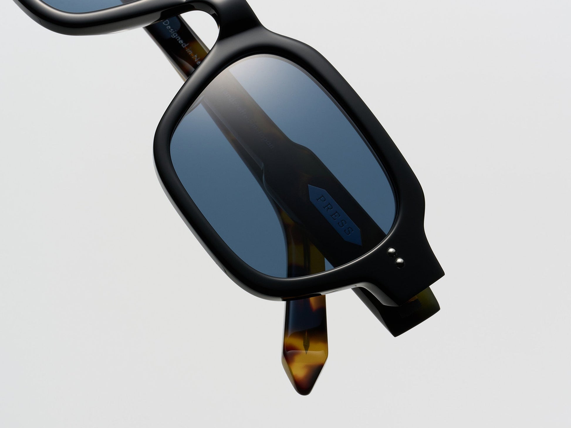 PRESS The Face / Black Tortoise / Silver - TI015 - view 4