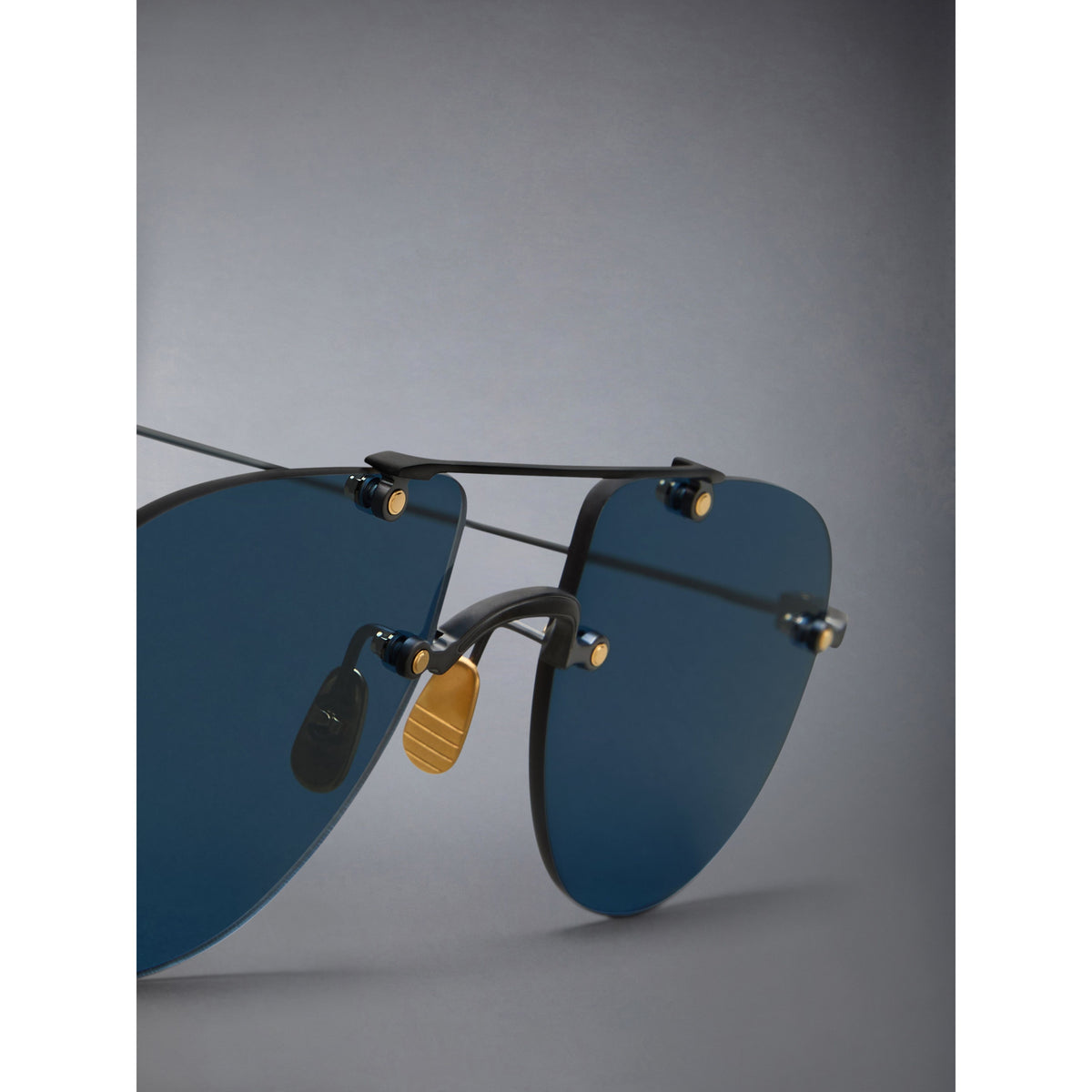 Thom Browne UES939A-G0001-005 close-up detail