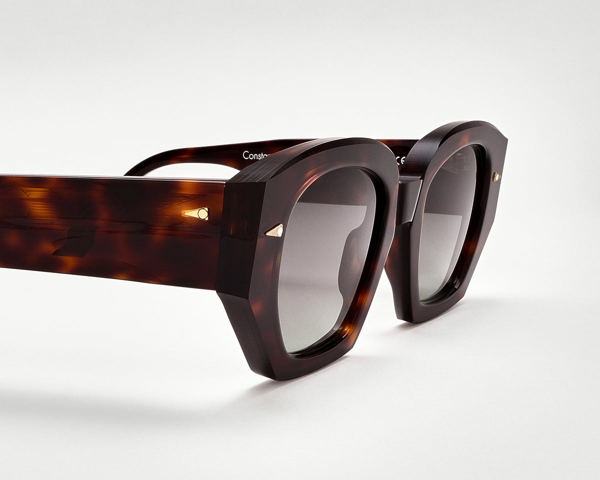 AHLEM Constantine — Sunglasses — Light Turtle/Green Gradient — detail view 2