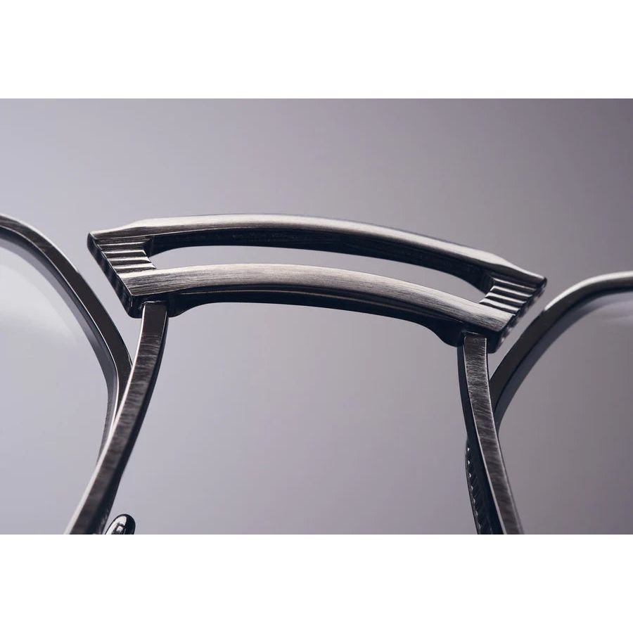 LINDSTRUM // Black Iron - White Gold